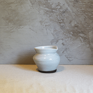Vase n.66 | Blanc avec bec verseur - FACE