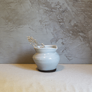 Vase n.66 | Blanc avec bec verseur - FACE