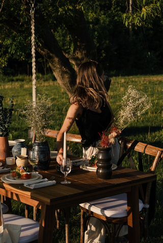 Comment créer une table automnale chaleureuse avec des pièces artisanales